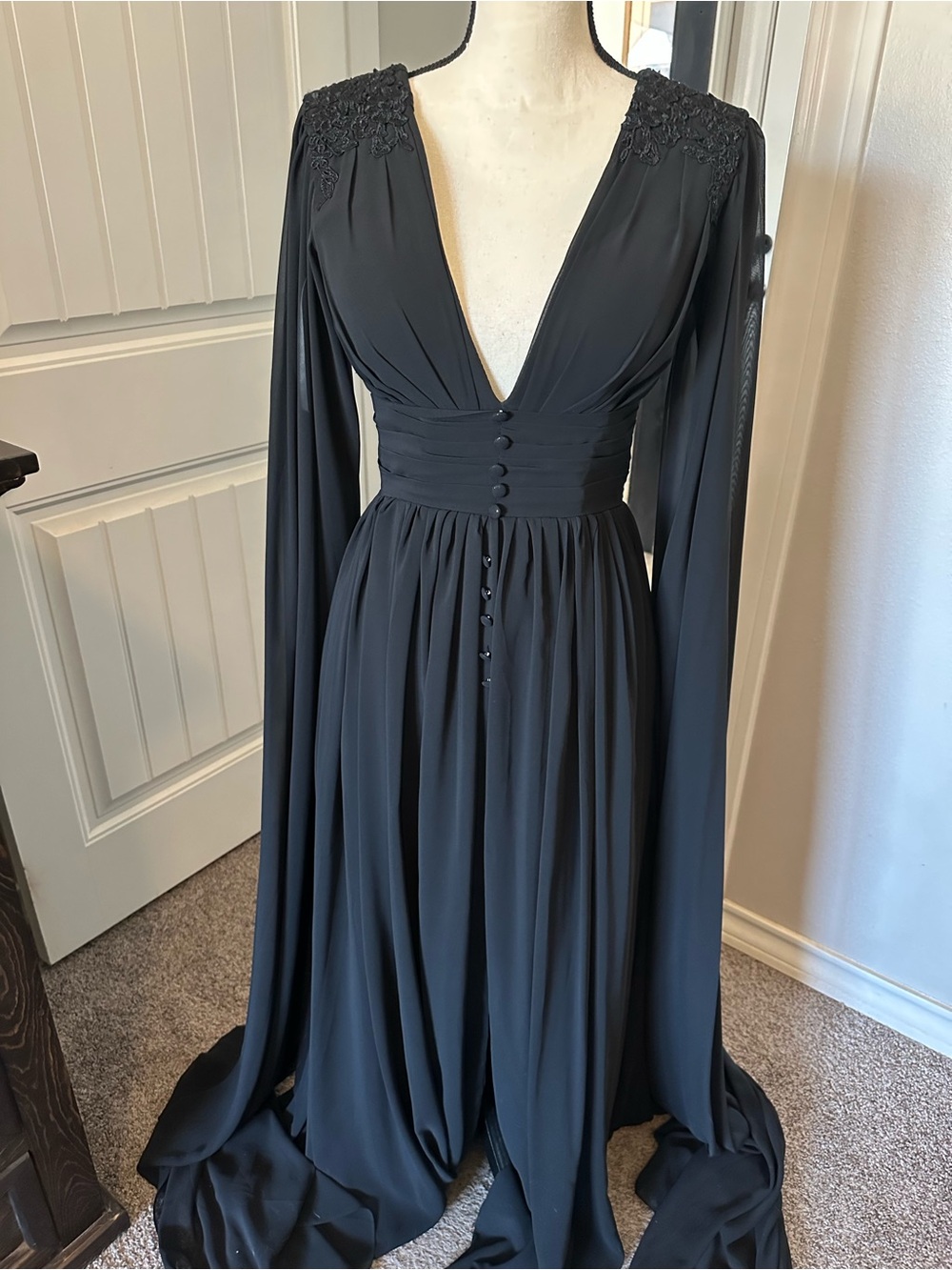 Black Deep V-Neck Long Sleeve Evening Dress